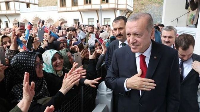 Cumhurbaşkanı Erdoğan, AK Parti İstanbul İl Başkanlığı&#039;nda