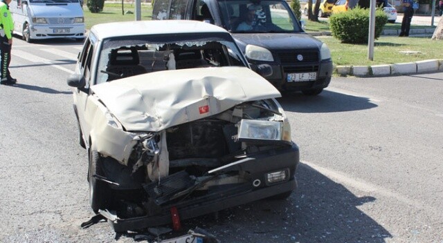 Elazığ&#039;da trafik kazası:3 yaralı