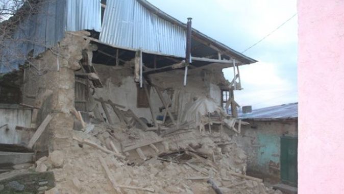 Elazığ&#039;daki 5.2&#039;lik deprem, bin 325 ev ve ahıra zarar vermiş