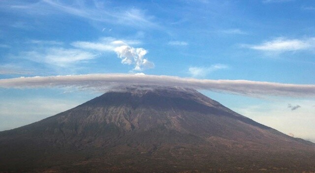 Endonezya&#039;da Agung Yanardağı&#039;nda patlama