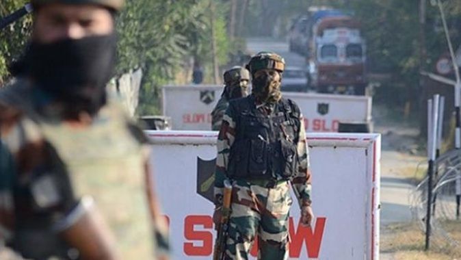 Hindistan&#039;da polis noktasına bombalı saldırı: 10 yaralı