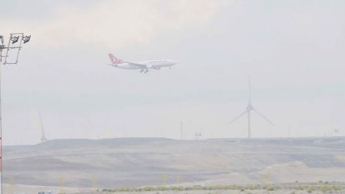 İstanbul Havalimanı&#039;nda uçuşlara &#039;CB bulutu&#039; engeli