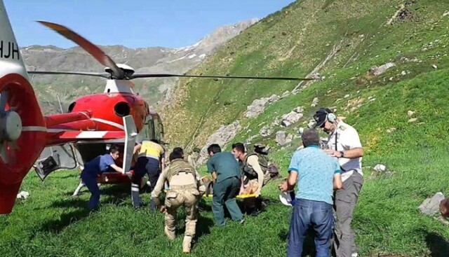 Kozluk&#039;ta hayvan otlatan kadın kayalıklardan düşerek ağır yaralandı