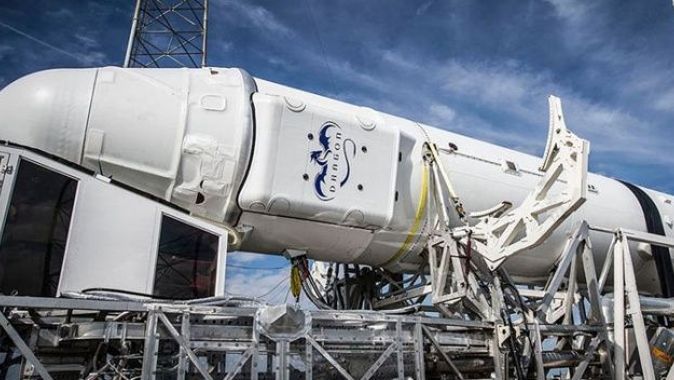 SpaceX&#039;in personel taşıyıcı mekiği yer testinde alev aldı