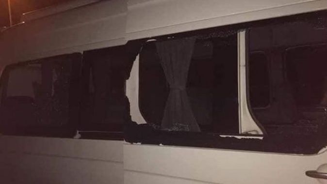 Trabzonspor taraftarını taşıyan konvoya taşlı saldırı