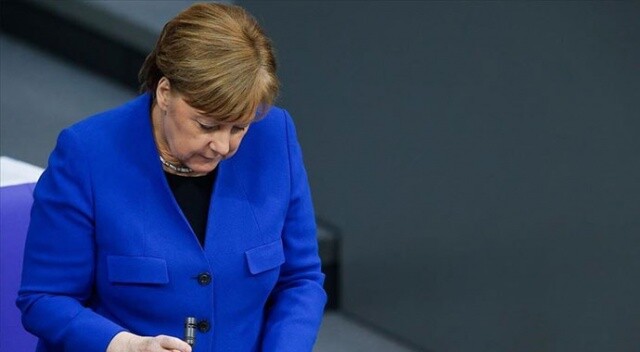 Almanya&#039;da Merkel hükümeti zor durumda