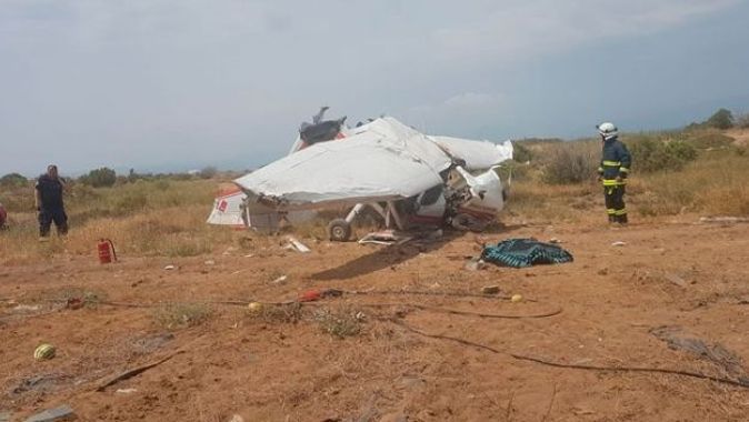 Antalya&#039;da eğitim uçağı düştü: 2 ölü, 1 yaralı