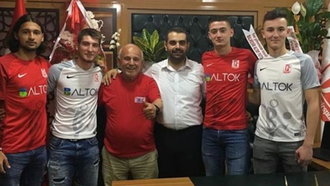 Balıkesirspor&#039;da 5 futbolcuyla sözleşme imzalandı