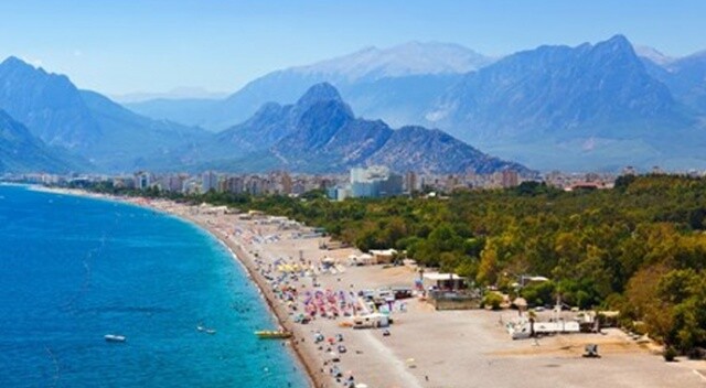Belediye Başkanı Muhittin Böcek: Antalya&#039;ya gelen turistten &#039;ayak bastı parası&#039; alınmalı