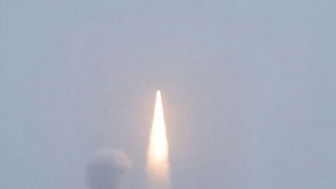 Çin, ilk kez denizden uzaya roket fırlattı