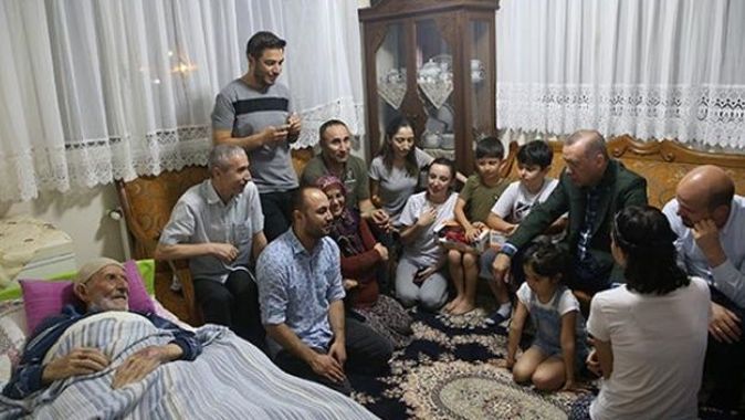Cumhurbaşkanı Erdoğan&#039;dan Emekçi ve Soyutürk ailelerine ziyaret