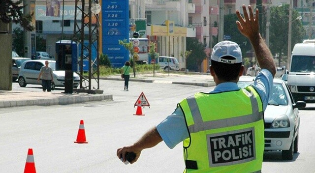 Ehliyetlerine el konulan magandalara 2 bin 220 lira idari para cezası kesildi