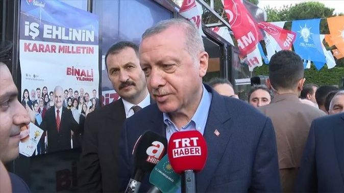 Erdoğan&#039;dan AK Parti ve MHP seçim bürolarına ziyaret