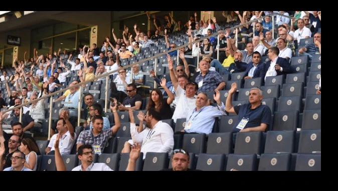 Fenerbahçe&#039;de 2 üye ihraç edildi