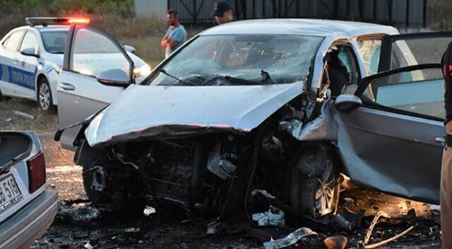 İzmir&#039;de feci kaza! 3 kişi hayatını kaybetti