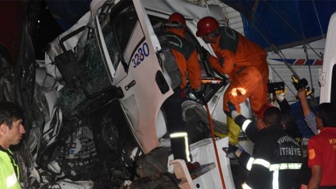 Kırıkkale&#039;de sabaha karşı feci kaza: 2 ölü