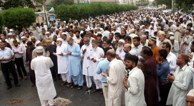 Pakistan’da Mursi için gıyabi cenaze namazı kılındı