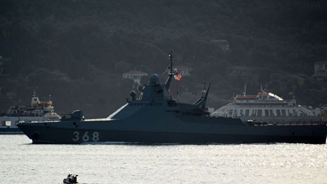 Rus savaş gemisi Boğaz&#039;dan böyle geçti