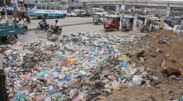25 milyon nüfuslu şehir çöp dağlarıyla boğuşuyor