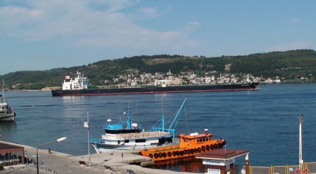 300 metrelik dev tanker Çanakkale Boğazı&#039;nı trafiğe kapattı