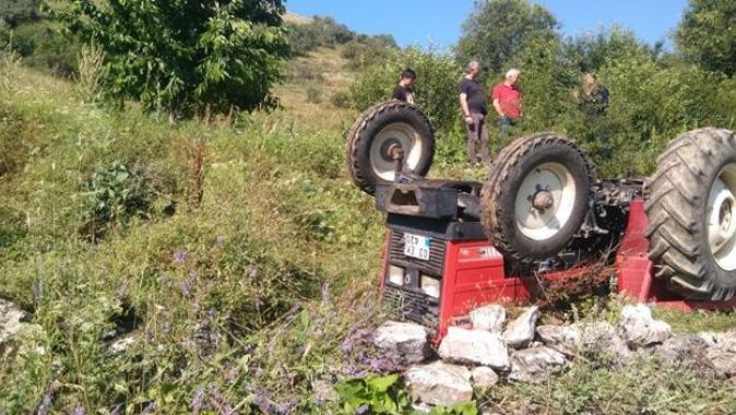 Afyonkarahisar&#039;da traktör şarampole yuvarlandı: 1 ölü
