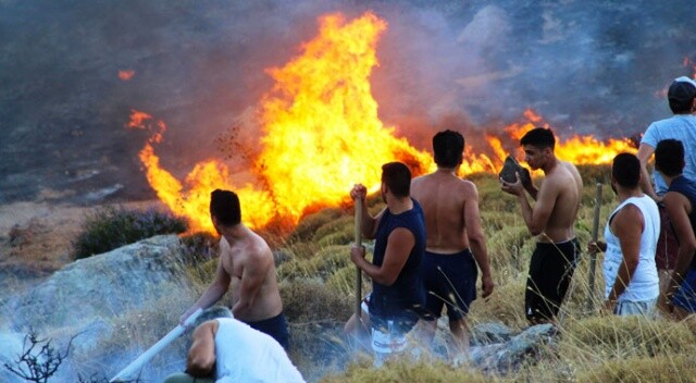 Alevler tatil sitelerine yaklaştı; tatilciler taşlarla yangını söndürmeye çalıştı