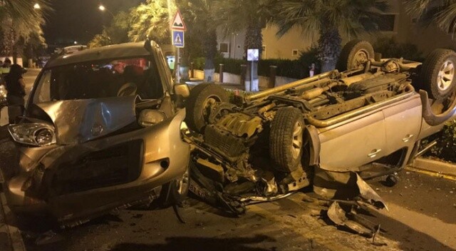 Aydın&#039;da kamyonet park halindeki araçlara çarptı: 1 yaralı