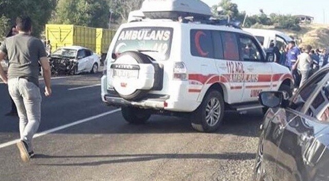 Bingöl’de minibüs ile otomobil çarpıştı: 1 ölü, 13 yaralı