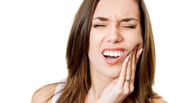 Diş ağrısı nasıl geçer? | Diş ağrısı için evde tedavi yöntemleri | Diş eti neden kanar? | Diş çürüğünün zararları neler?