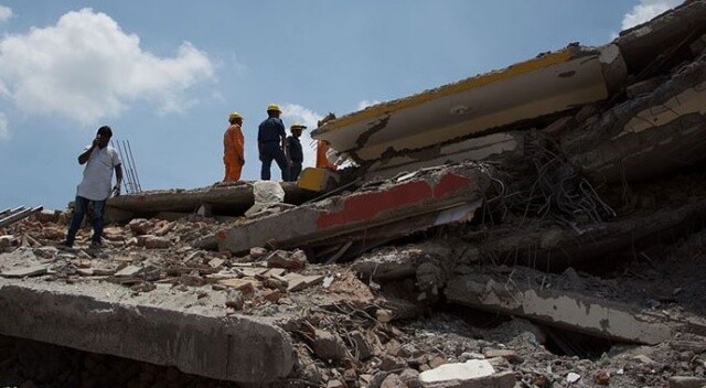 Hindistan&#039;da bina çöktü: 14 ölü
