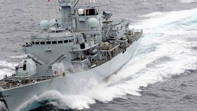 İngiliz donanması, İran teknelerini durdurdu