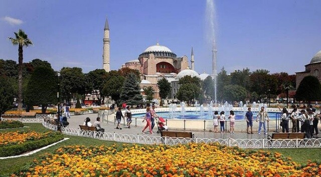 İstanbul&#039;a 5 ayda 5,4 milyon turist geldi