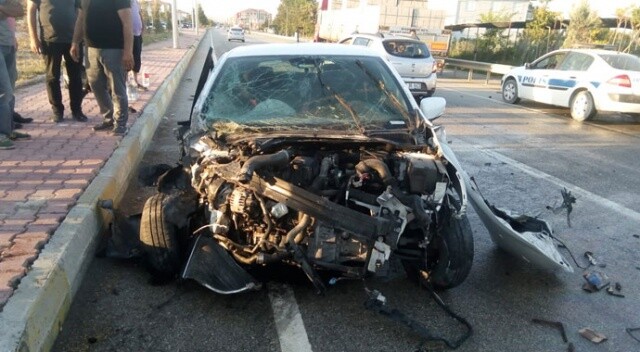 Konya&#039;da otomobiller çarpıştı: 4 yaralı