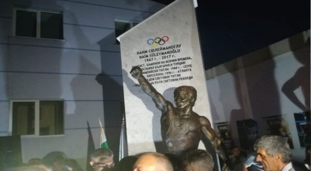 Naim Süleymanoğlu’nun doğduğu kente heykeli dikildi