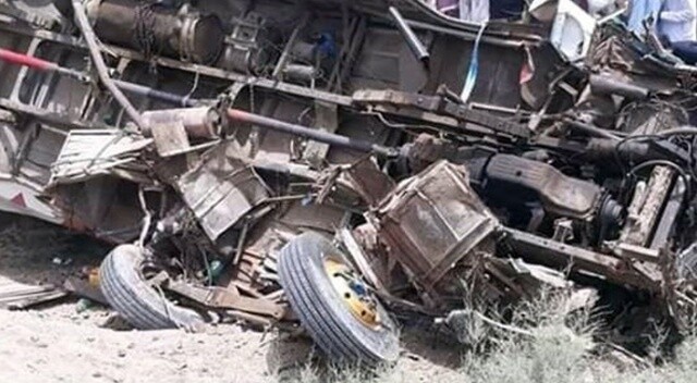 Pakistan’da otobüs kazası: 11 ölü