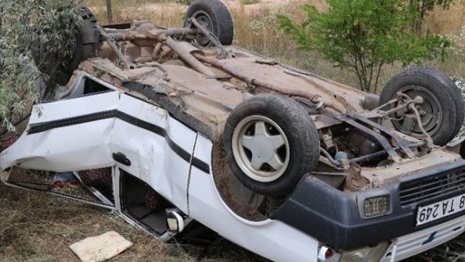 Sivas’ta seyir halindeki aracın lastiği patladı: 6 yaralı