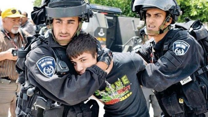 Yedi yaşındaki Filistinli çocuğu gözaltına aldılar
