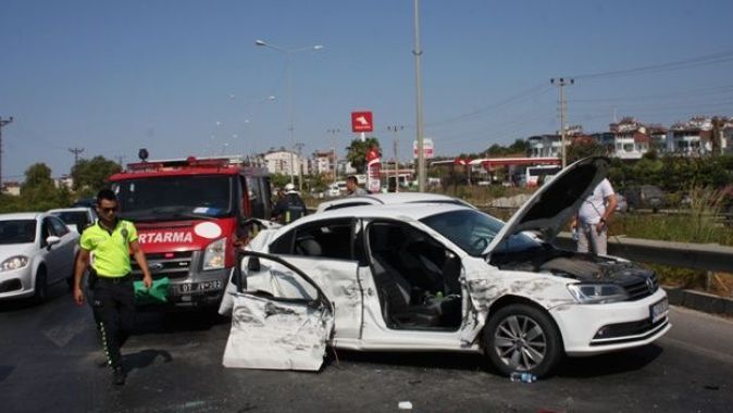 Altı aracın karıştığı zincirleme kazada 1 kişi yaralandı