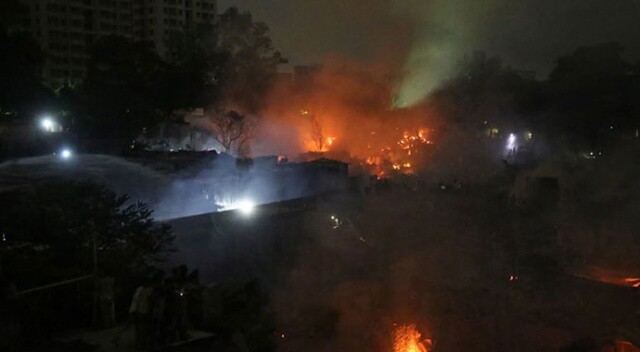 Bangladeş&#039;teki yangın 50 bin kişiyi evsiz bıraktı