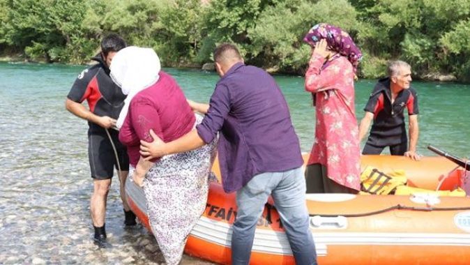 Baraj kapakları açıldı piknik yapan 70 kişi mahsur kaldı