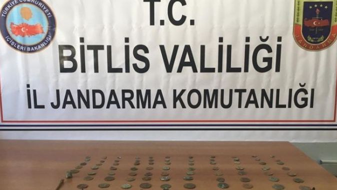 Bitlis’te tarihi eser kaçakçıları suçüstü yakalandı