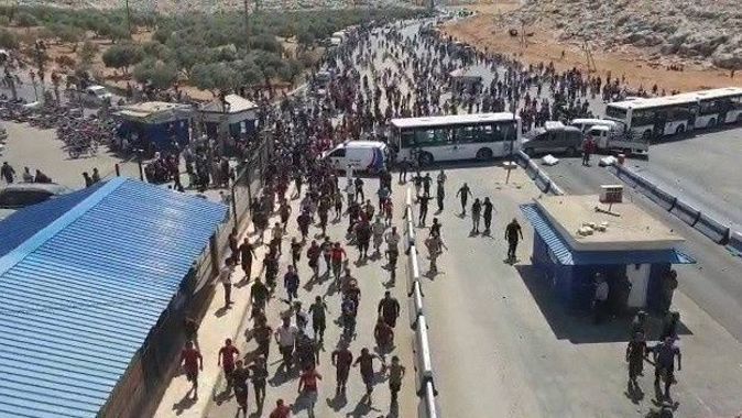 Bombalardan kaçan binlerce Suriyeli Türkiye sınıra dayandı