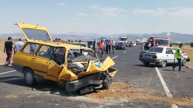 Burdur&#039;da trafik kazası: 1 ölü, 9 yaralı