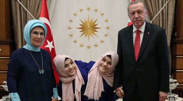 Cumhurbaşkanı Erdoğan siyam ikizleri ile bir araya geldi
