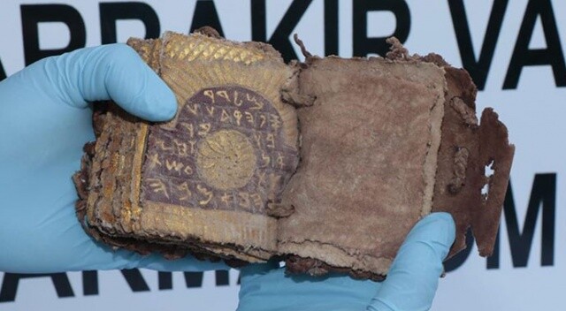 Diyarbakır&#039;da ceylan derisine altın yazmalı kitap ele geçirildi