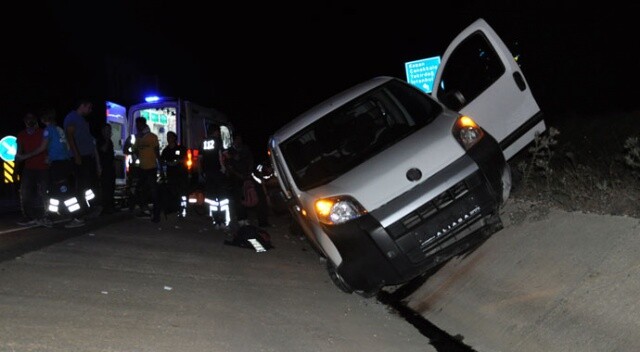 Edirne&#039;de göçmenleri taşıyan araç kaza yaptı: 10 yaralı
