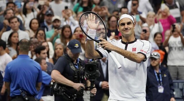 Federer 100. maçından galibiyetle ayrıldı