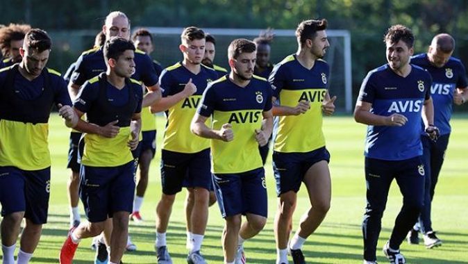 Fenerbahçe, yeni sezon hazırlıklarını sürdürüyor