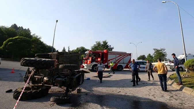 Fındık işçilerini taşıyan traktör devrildi: 14 yaralı