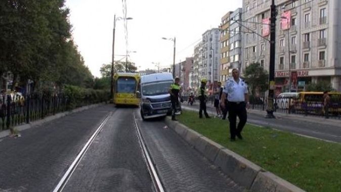 Fındıkzade&#039;de minibüs, tramvay yoluna girince seferler durdu
